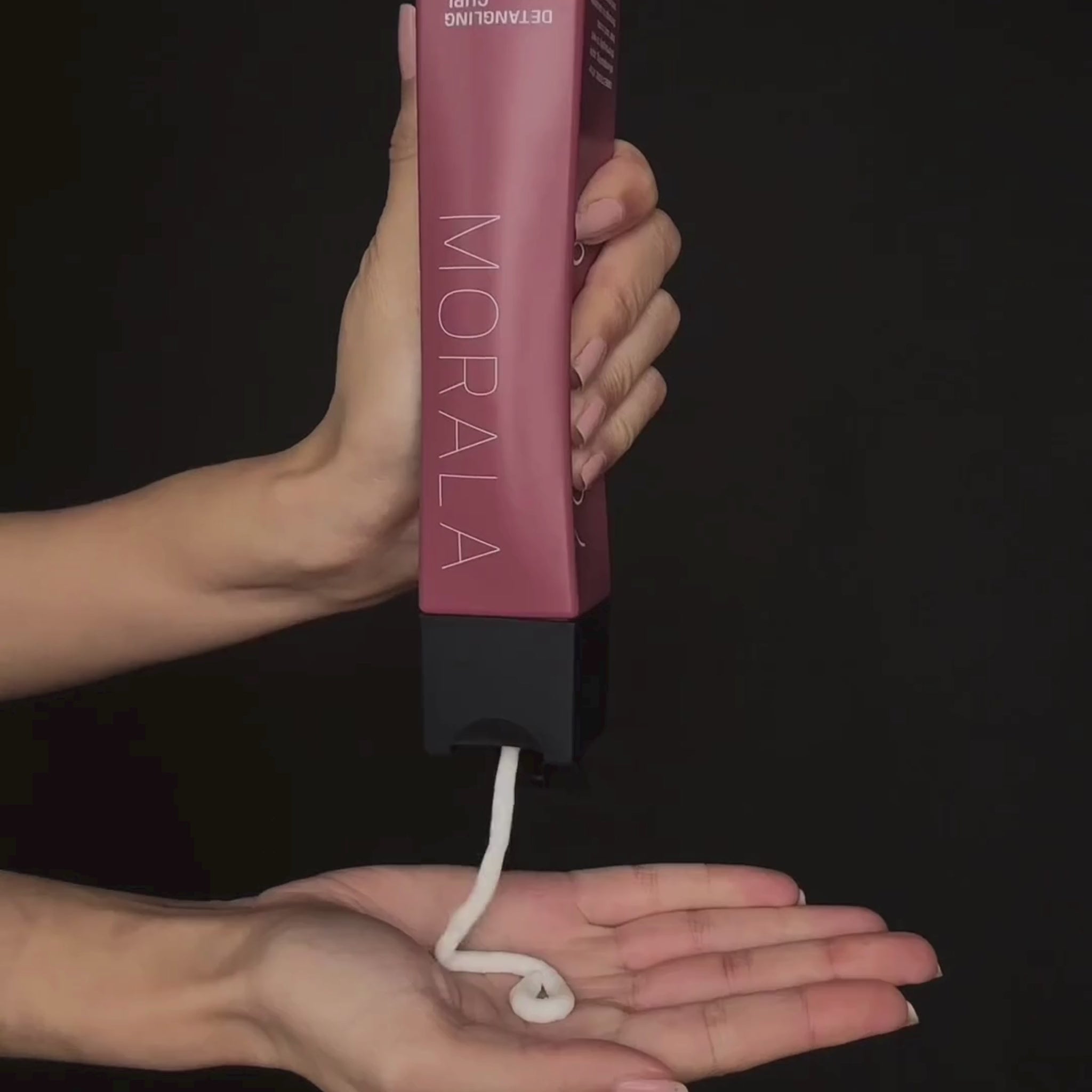 Video highlighting the viscosity of Morala's detangling curl conditioner